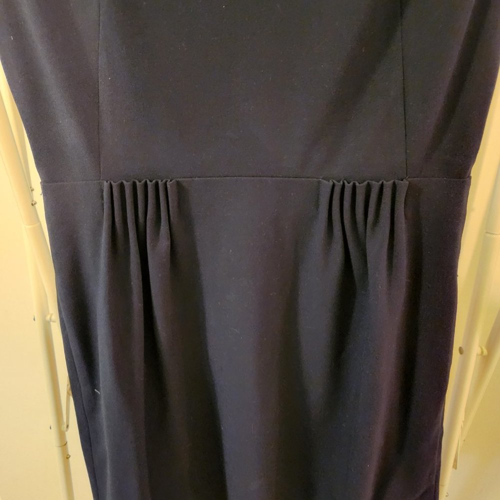 Tahari | Navy Blue Sleeveless Lined Dress with A-Line Ruching Waist Detail, Sz 8 - Picture 7 of 8